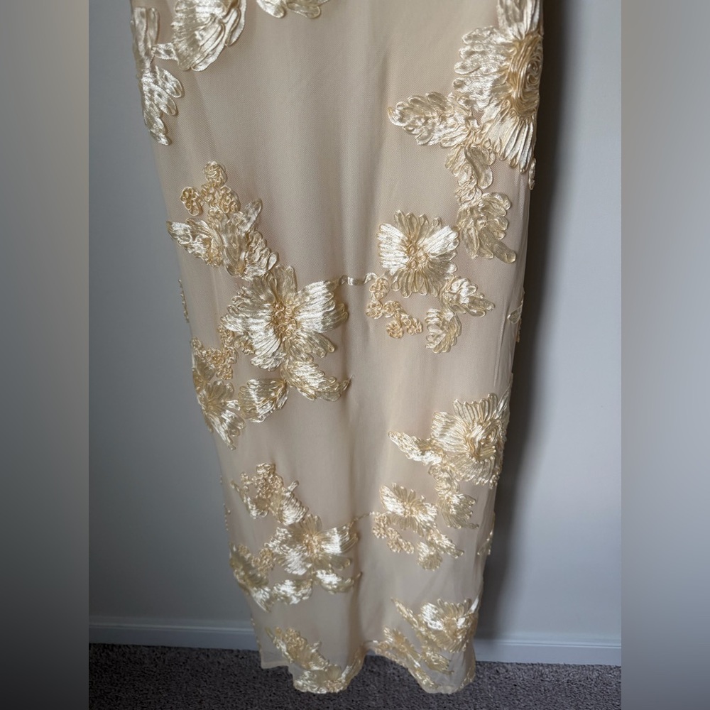 Viral Yellow floral applique bodycon Maxi Dress - Picture 4 of 6